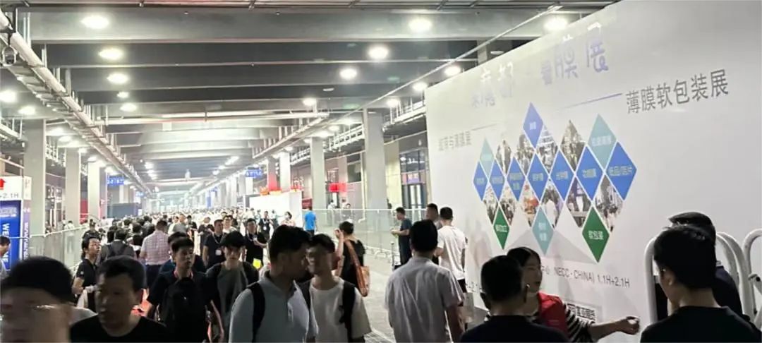 艳妇臀荡乳欲伦交换H漫