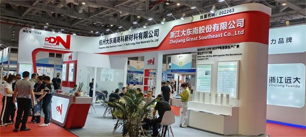 艳妇臀荡乳欲伦交换H漫