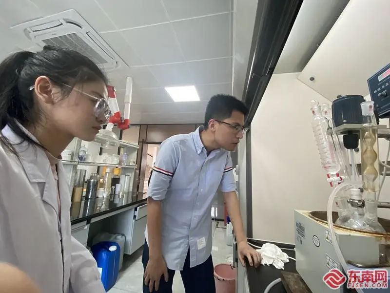 艳妇臀荡乳欲伦交换H漫