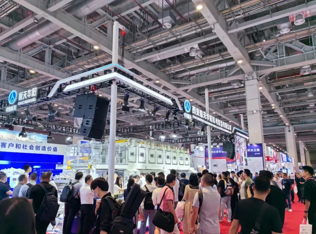 艳妇臀荡乳欲伦交换H漫