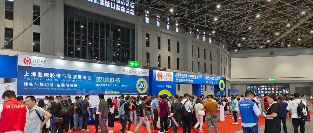 艳妇臀荡乳欲伦交换H漫