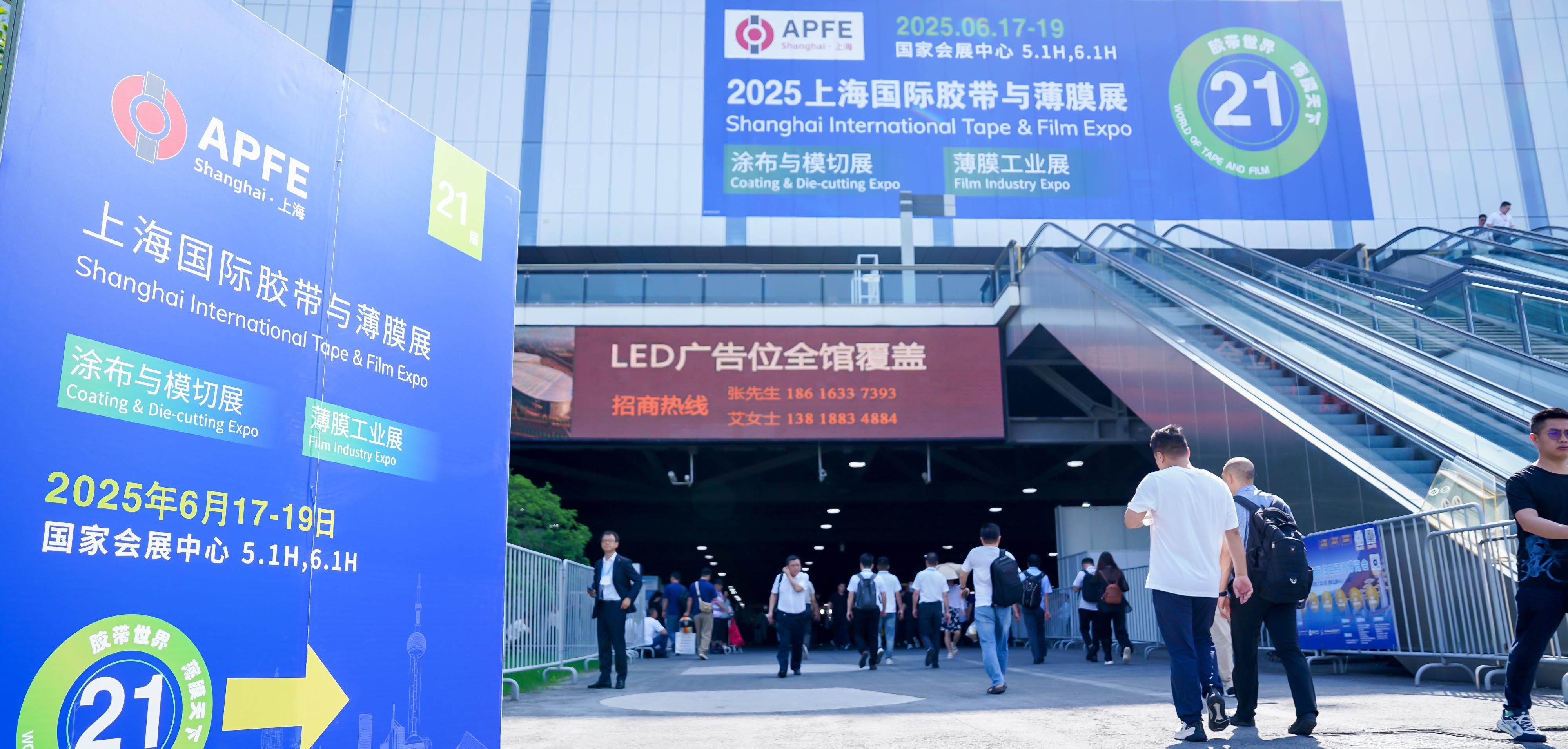 艳妇臀荡乳欲伦交换H漫