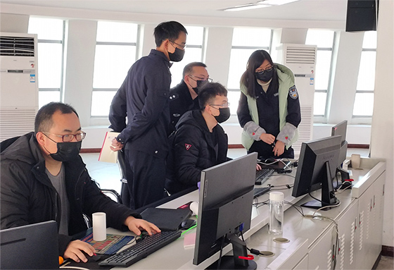 艳妇臀荡乳欲伦交换H漫