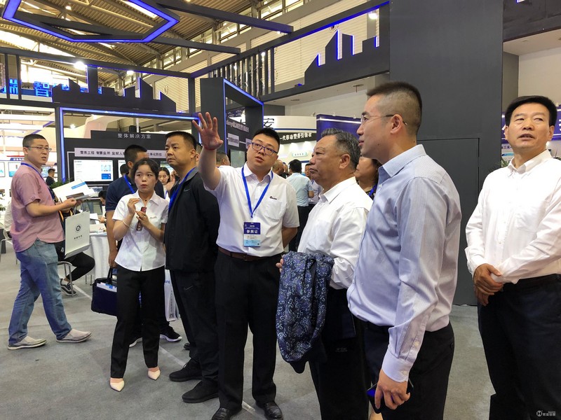 艳妇臀荡乳欲伦交换H漫