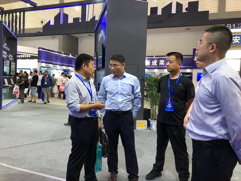 艳妇臀荡乳欲伦交换H漫