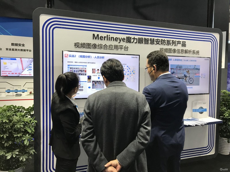 艳妇臀荡乳欲伦交换H漫