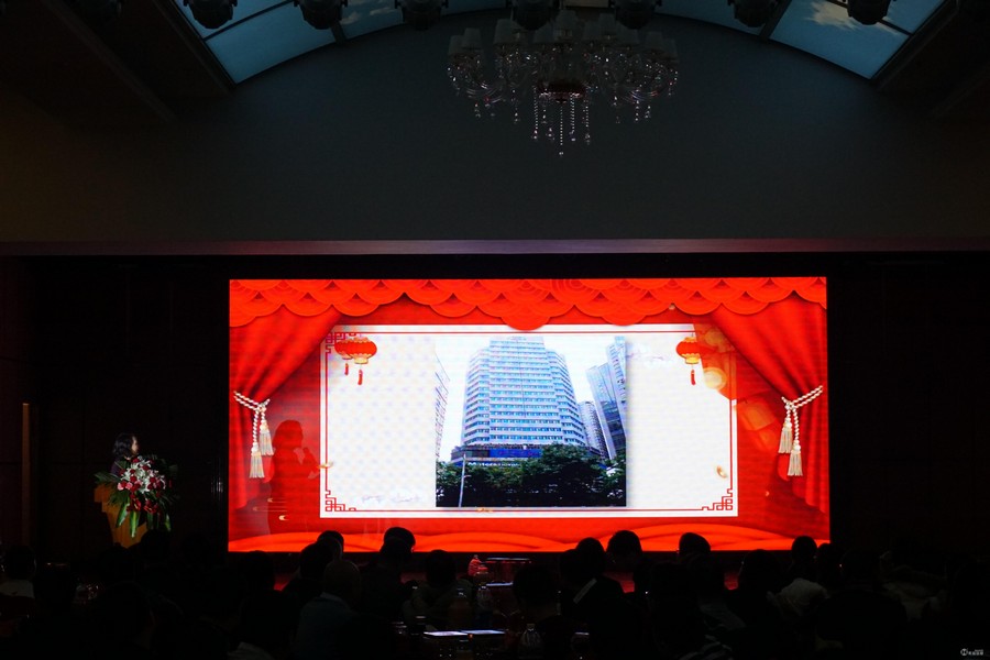 艳妇臀荡乳欲伦交换H漫