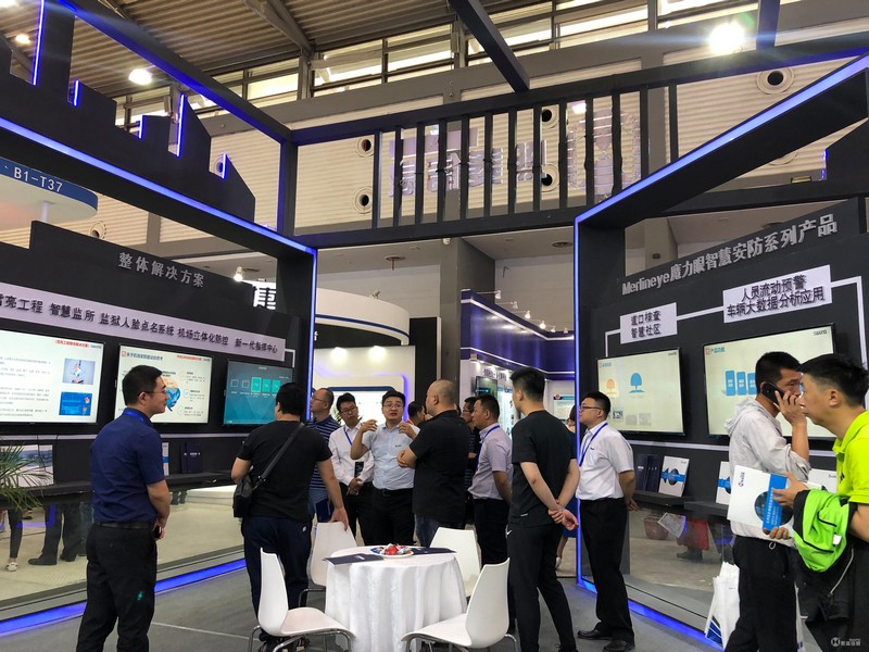 艳妇臀荡乳欲伦交换H漫