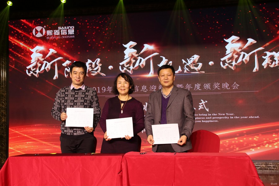 艳妇臀荡乳欲伦交换H漫