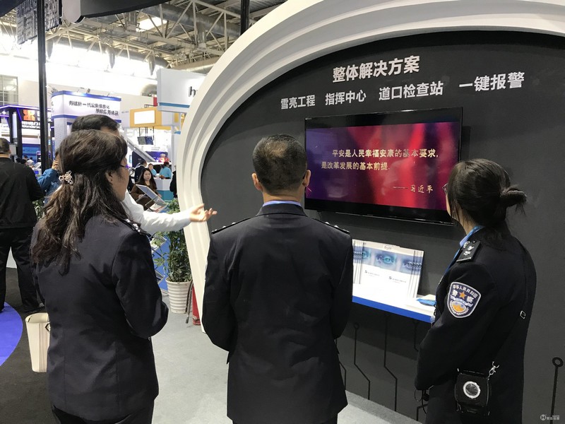 艳妇臀荡乳欲伦交换H漫