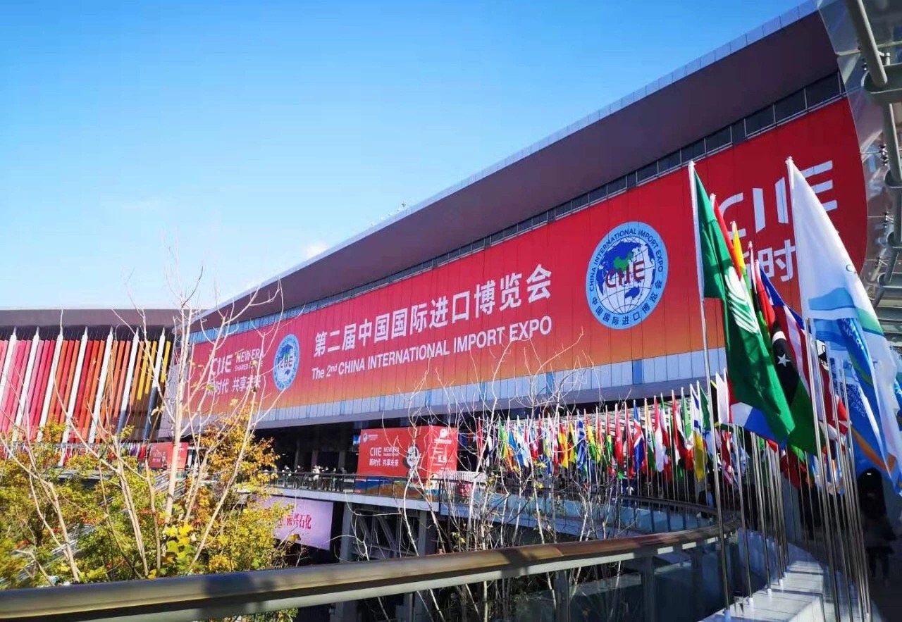 艳妇臀荡乳欲伦交换H漫