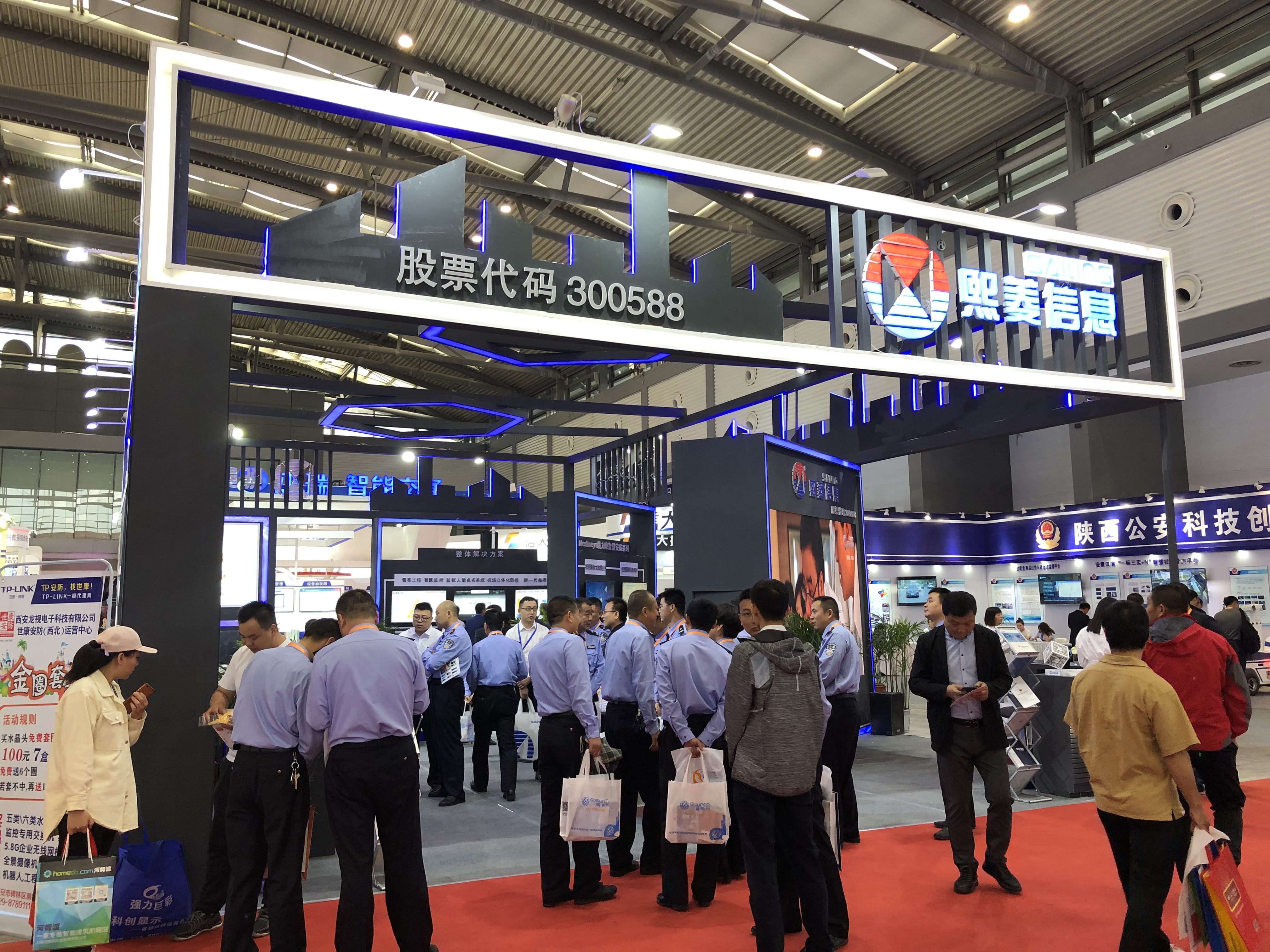 艳妇臀荡乳欲伦交换H漫