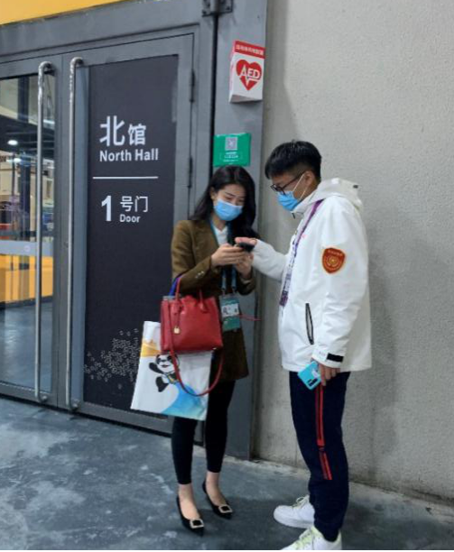 艳妇臀荡乳欲伦交换H漫