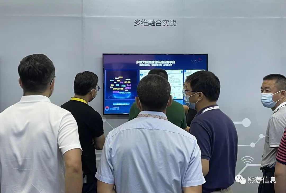 艳妇臀荡乳欲伦交换H漫