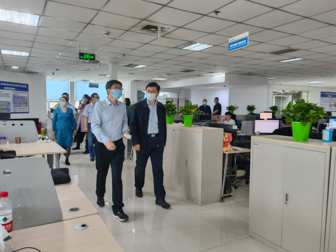 艳妇臀荡乳欲伦交换H漫