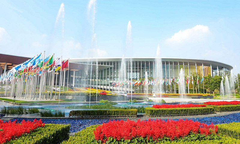 艳妇臀荡乳欲伦交换H漫