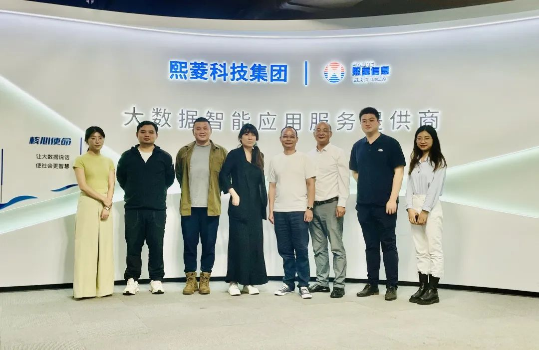 艳妇臀荡乳欲伦交换H漫