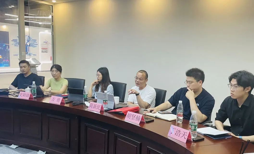 艳妇臀荡乳欲伦交换H漫