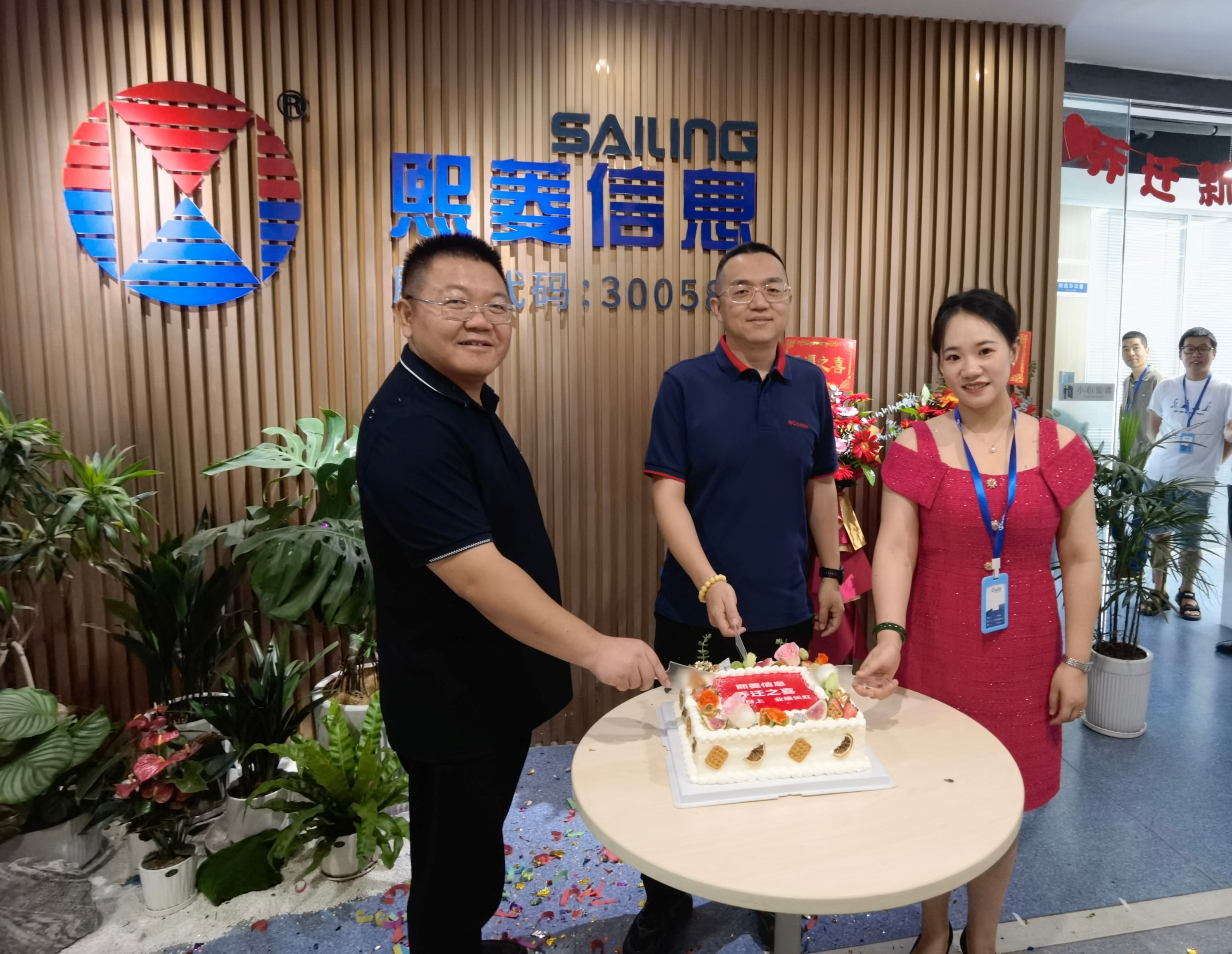 艳妇臀荡乳欲伦交换H漫