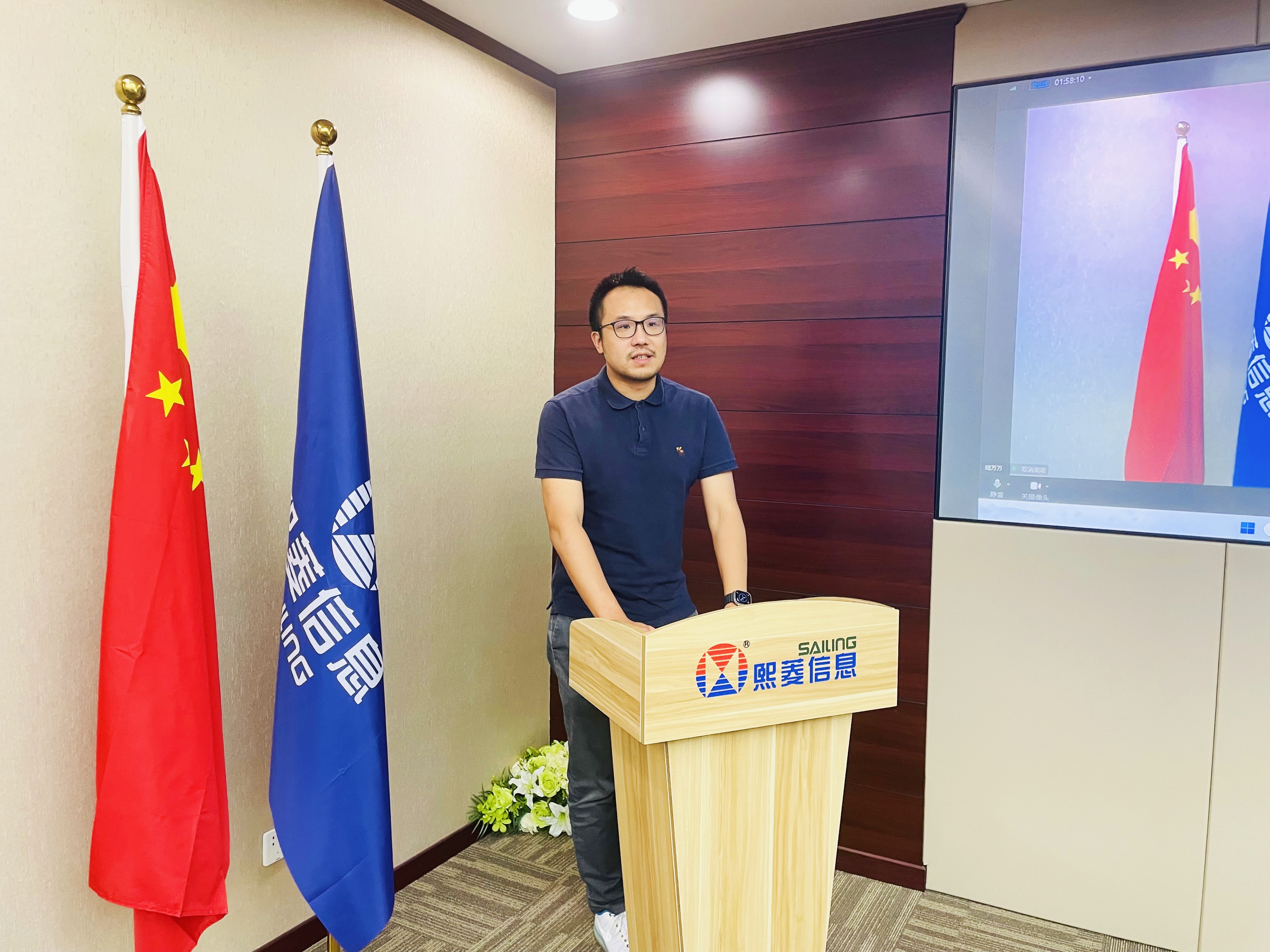 艳妇臀荡乳欲伦交换H漫