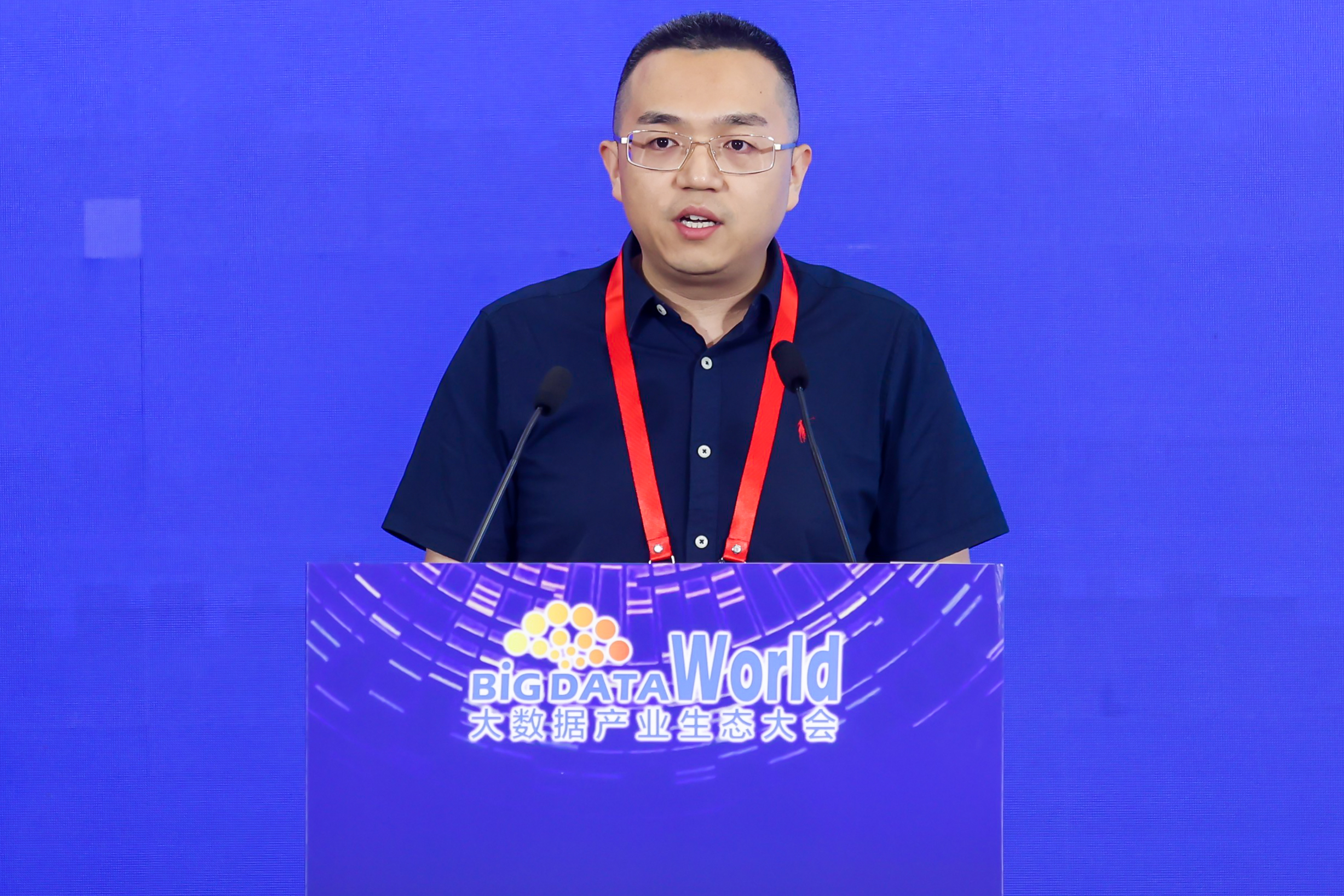 艳妇臀荡乳欲伦交换H漫