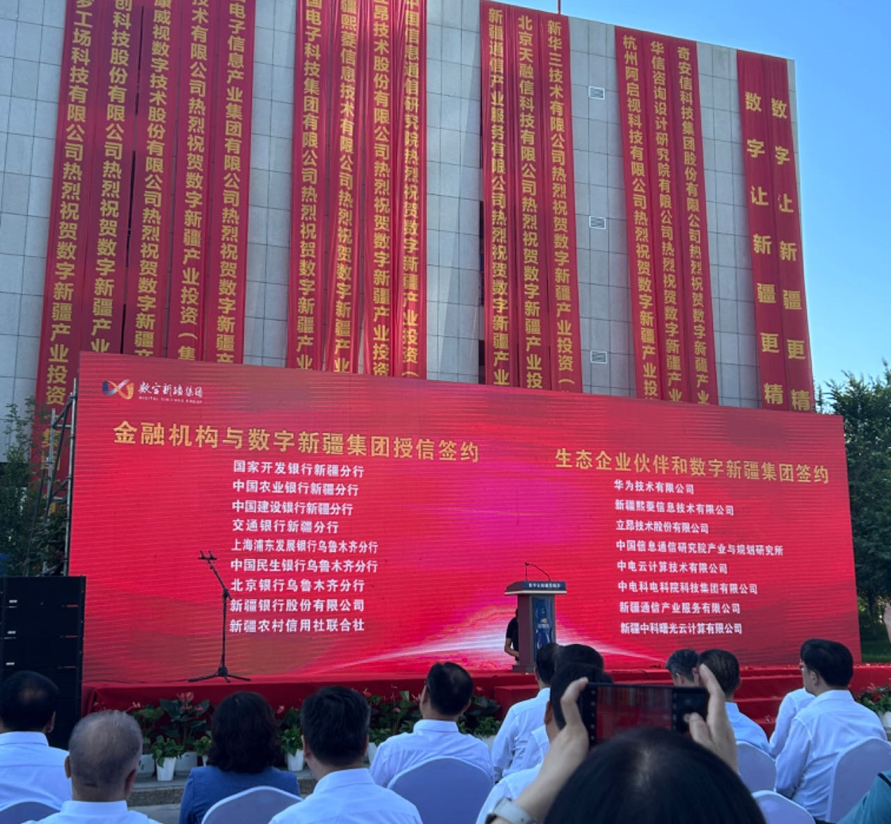 艳妇臀荡乳欲伦交换H漫