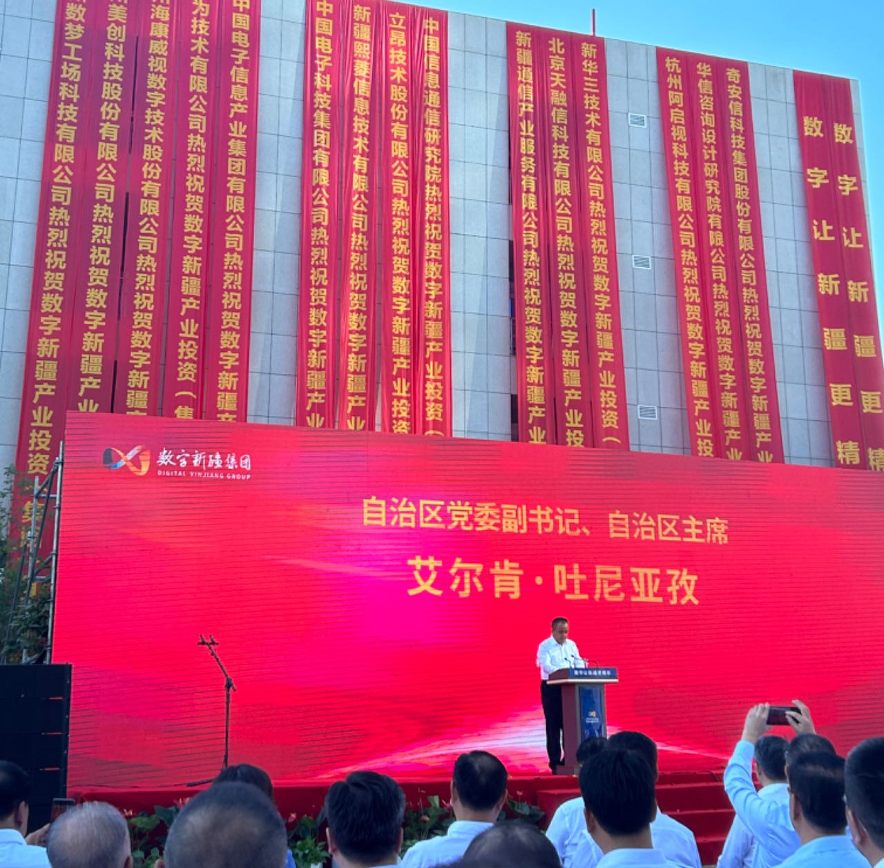 艳妇臀荡乳欲伦交换H漫