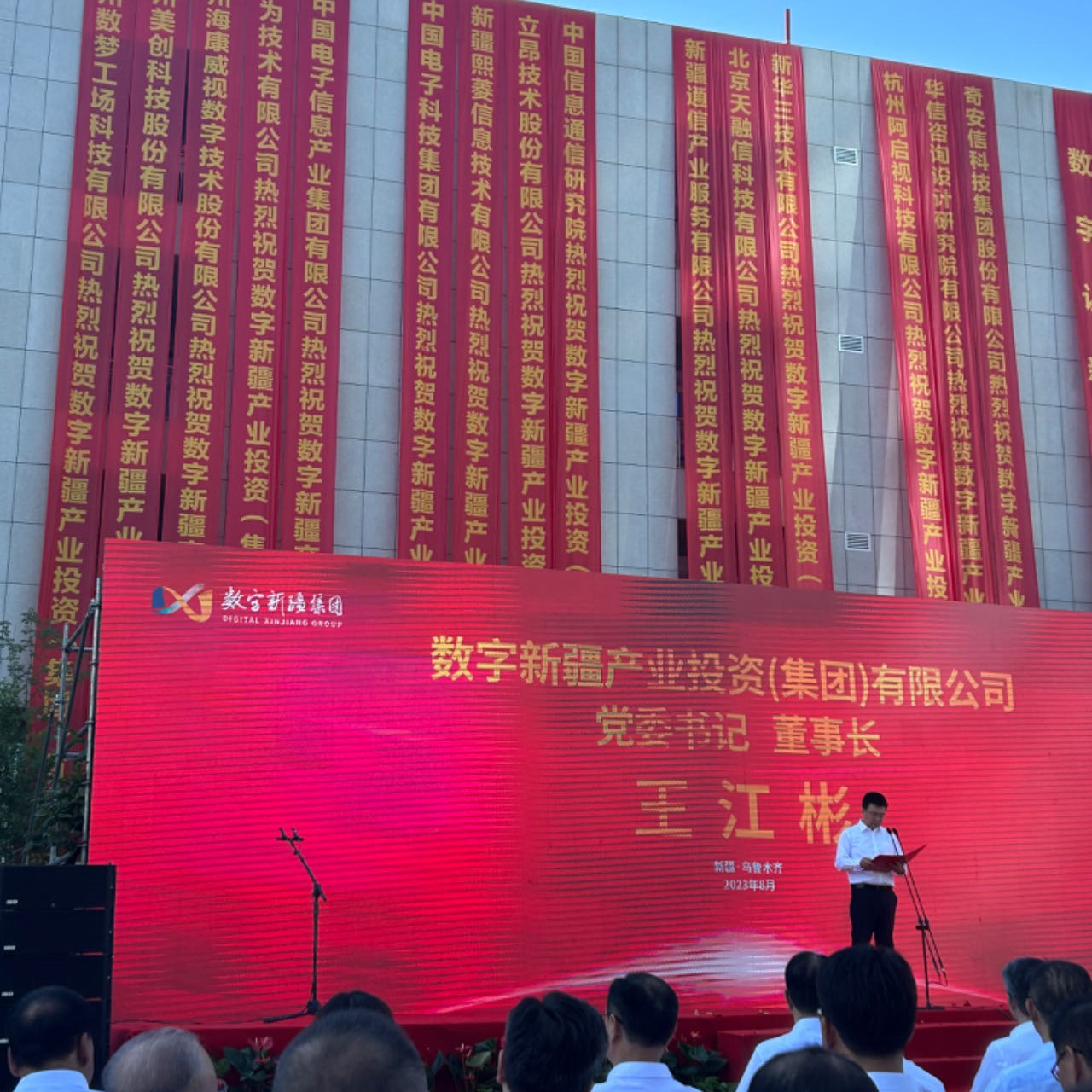 艳妇臀荡乳欲伦交换H漫