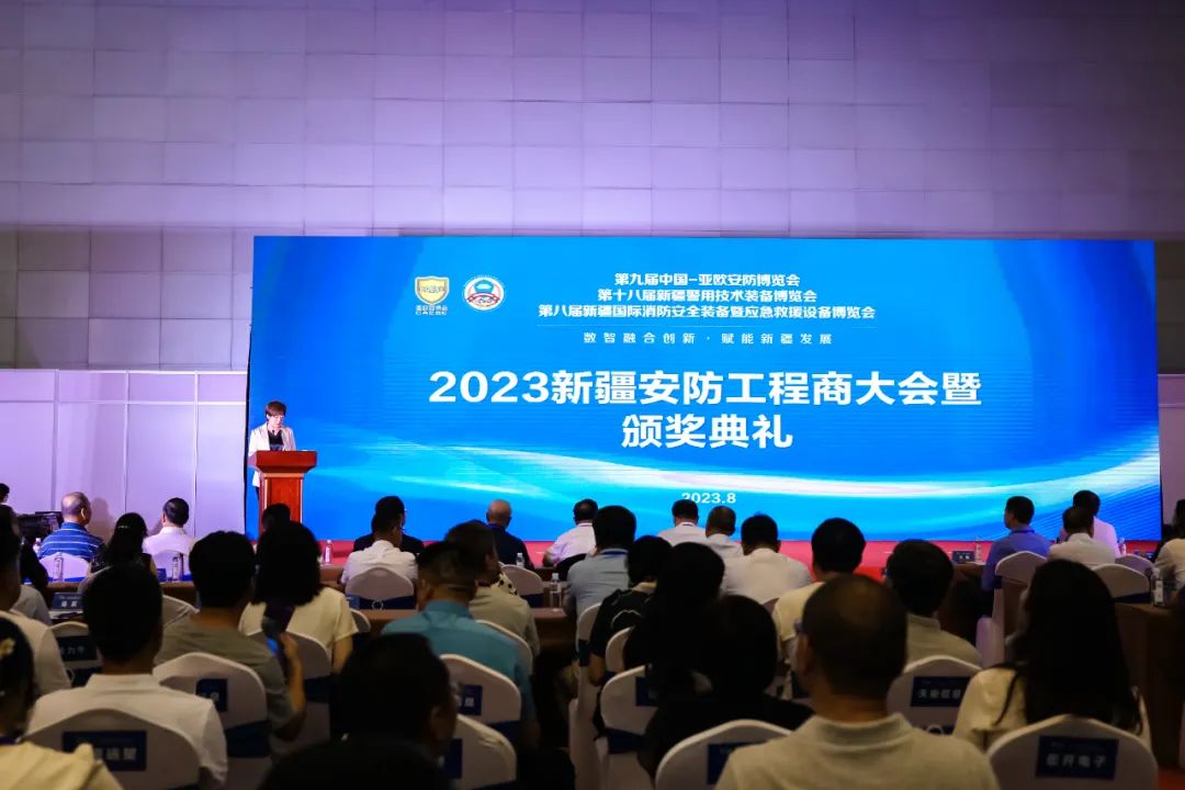 艳妇臀荡乳欲伦交换H漫