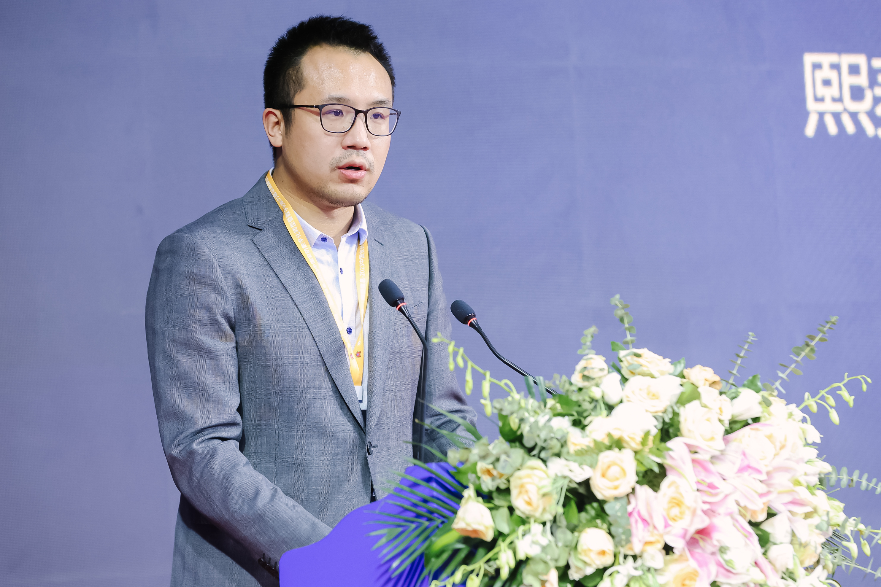 艳妇臀荡乳欲伦交换H漫