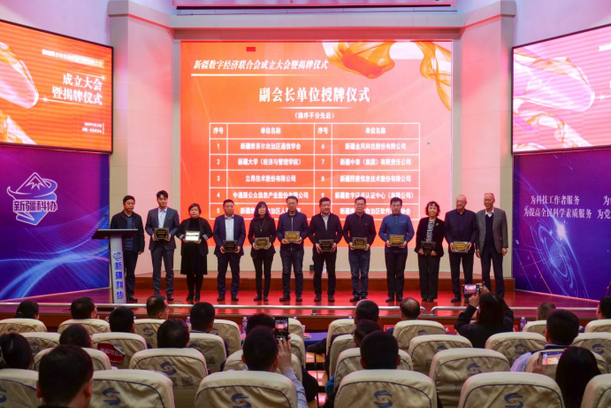 艳妇臀荡乳欲伦交换H漫