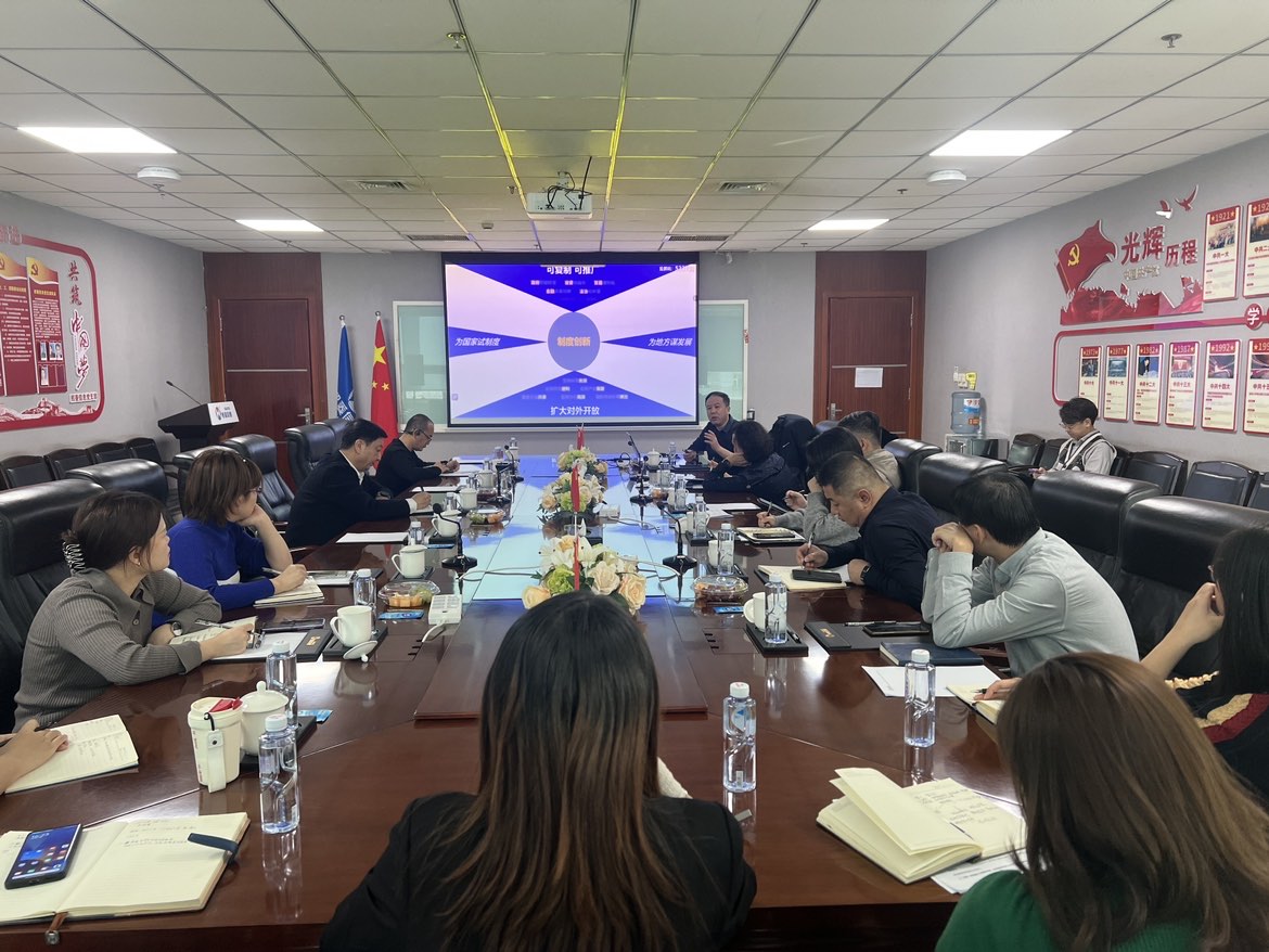 艳妇臀荡乳欲伦交换H漫