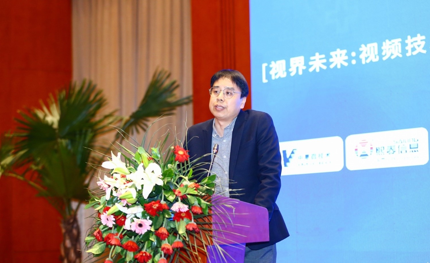 艳妇臀荡乳欲伦交换H漫