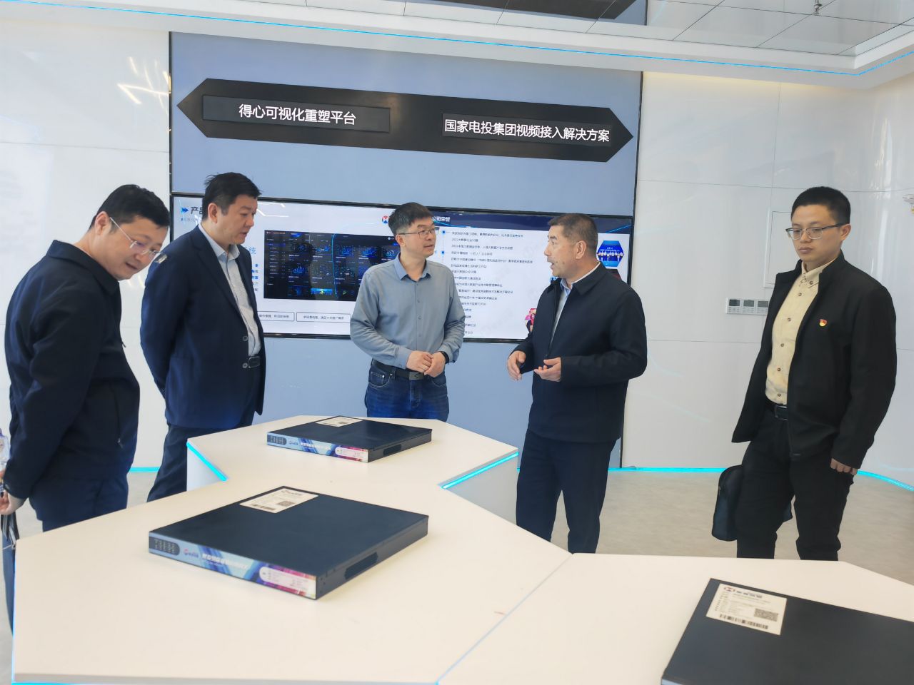 艳妇臀荡乳欲伦交换H漫