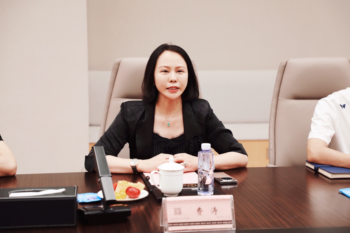 艳妇臀荡乳欲伦交换H漫