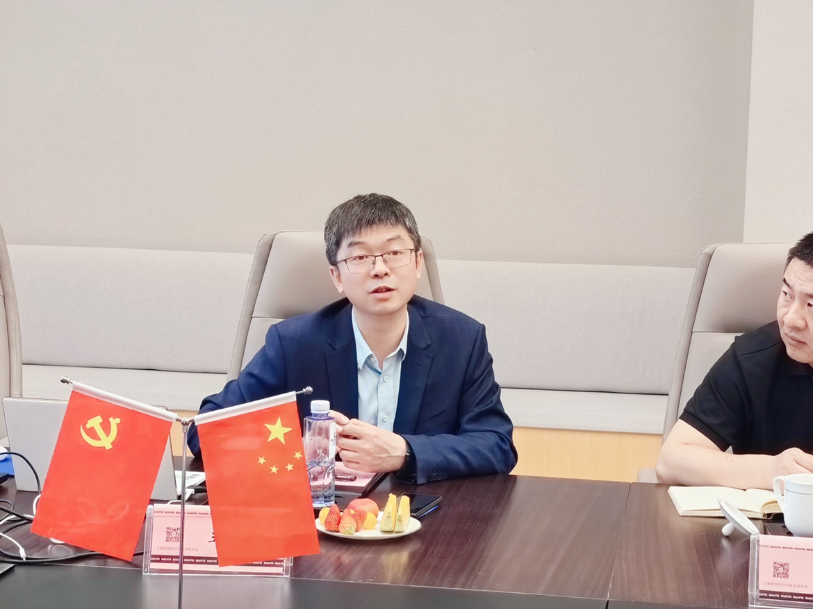 艳妇臀荡乳欲伦交换H漫