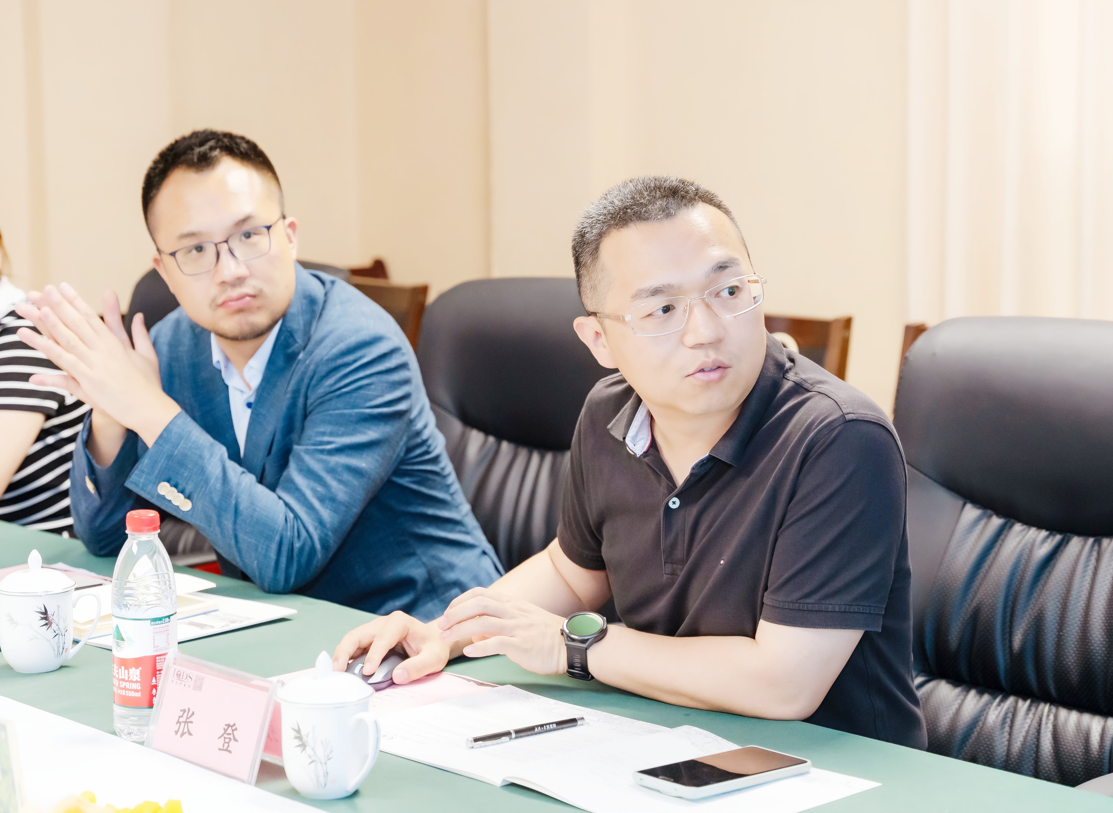 艳妇臀荡乳欲伦交换H漫