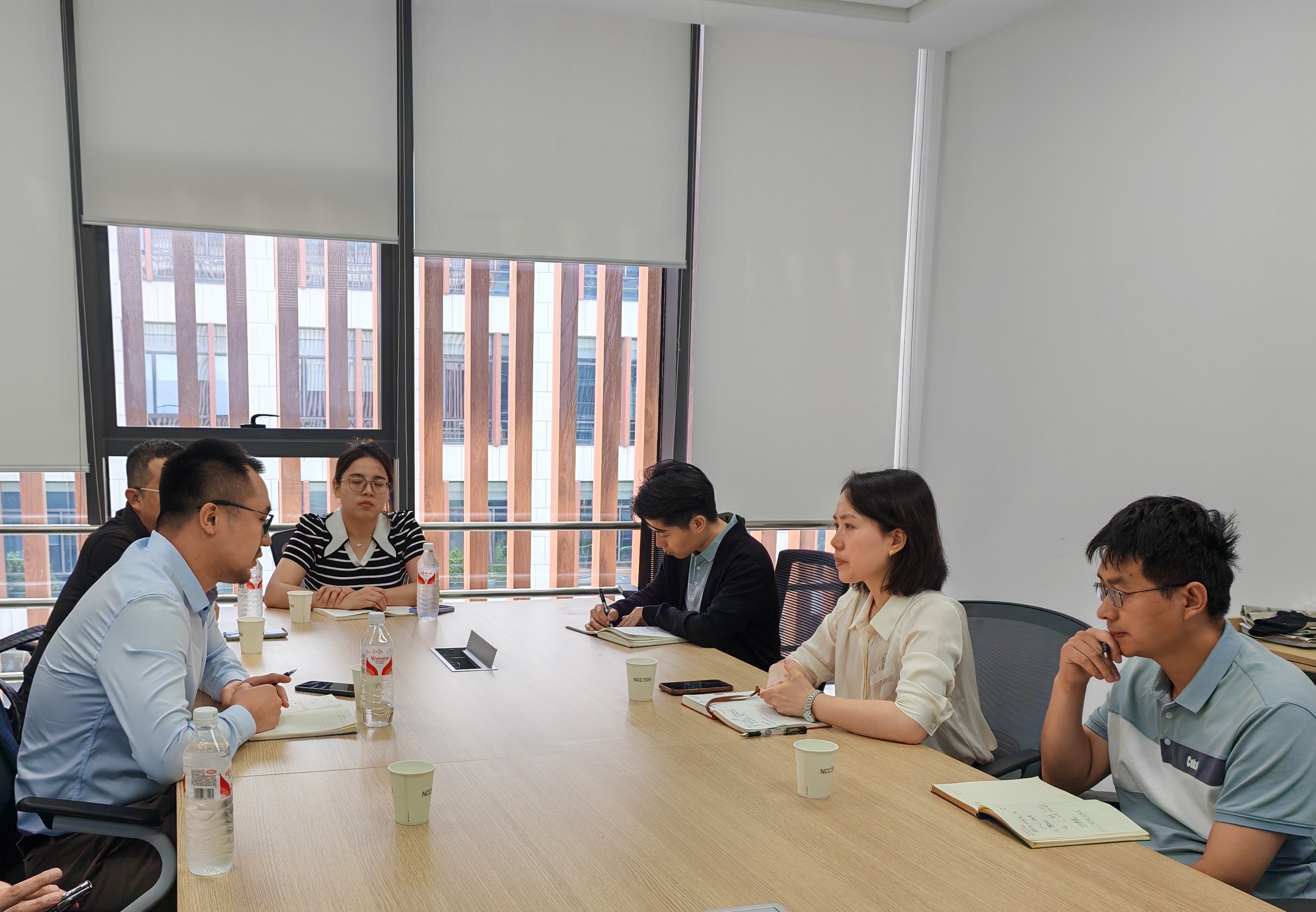 艳妇臀荡乳欲伦交换H漫