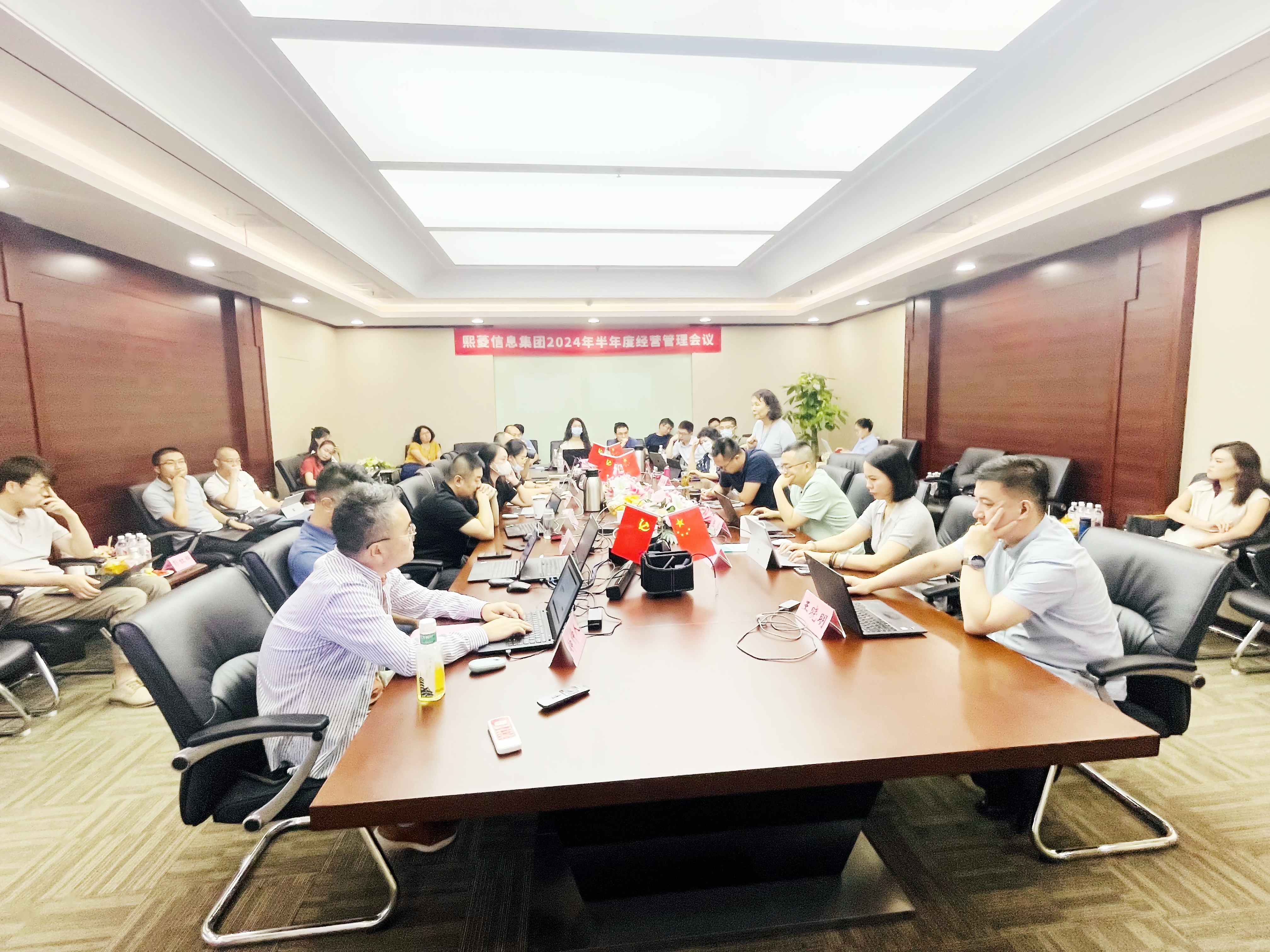 艳妇臀荡乳欲伦交换H漫