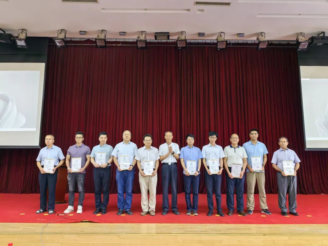 艳妇臀荡乳欲伦交换H漫