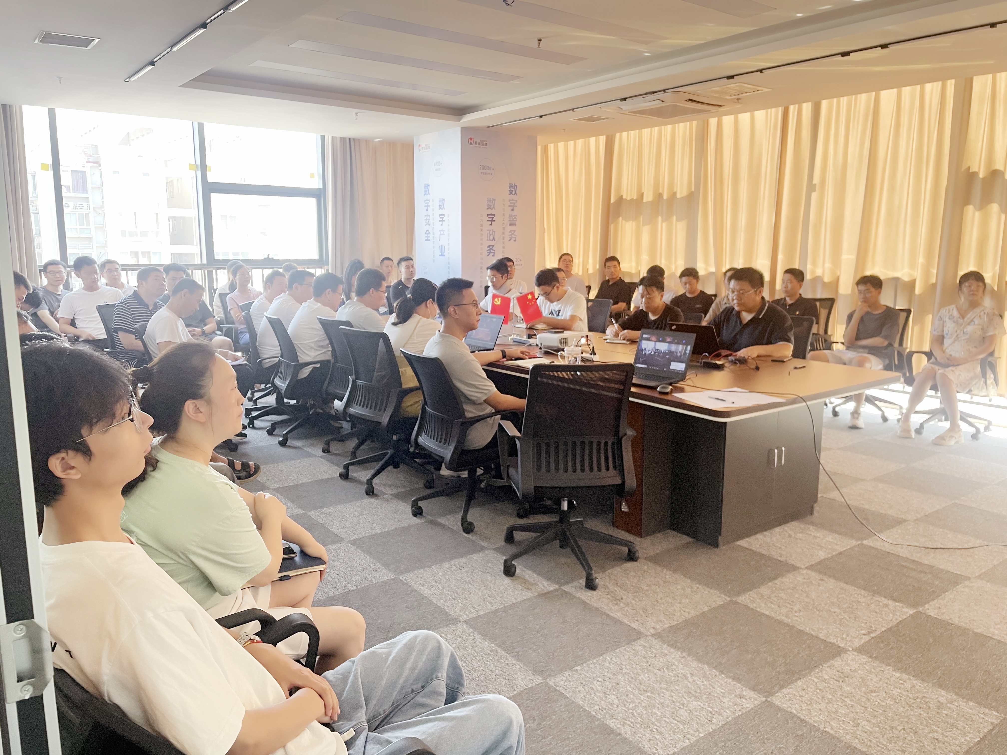 艳妇臀荡乳欲伦交换H漫