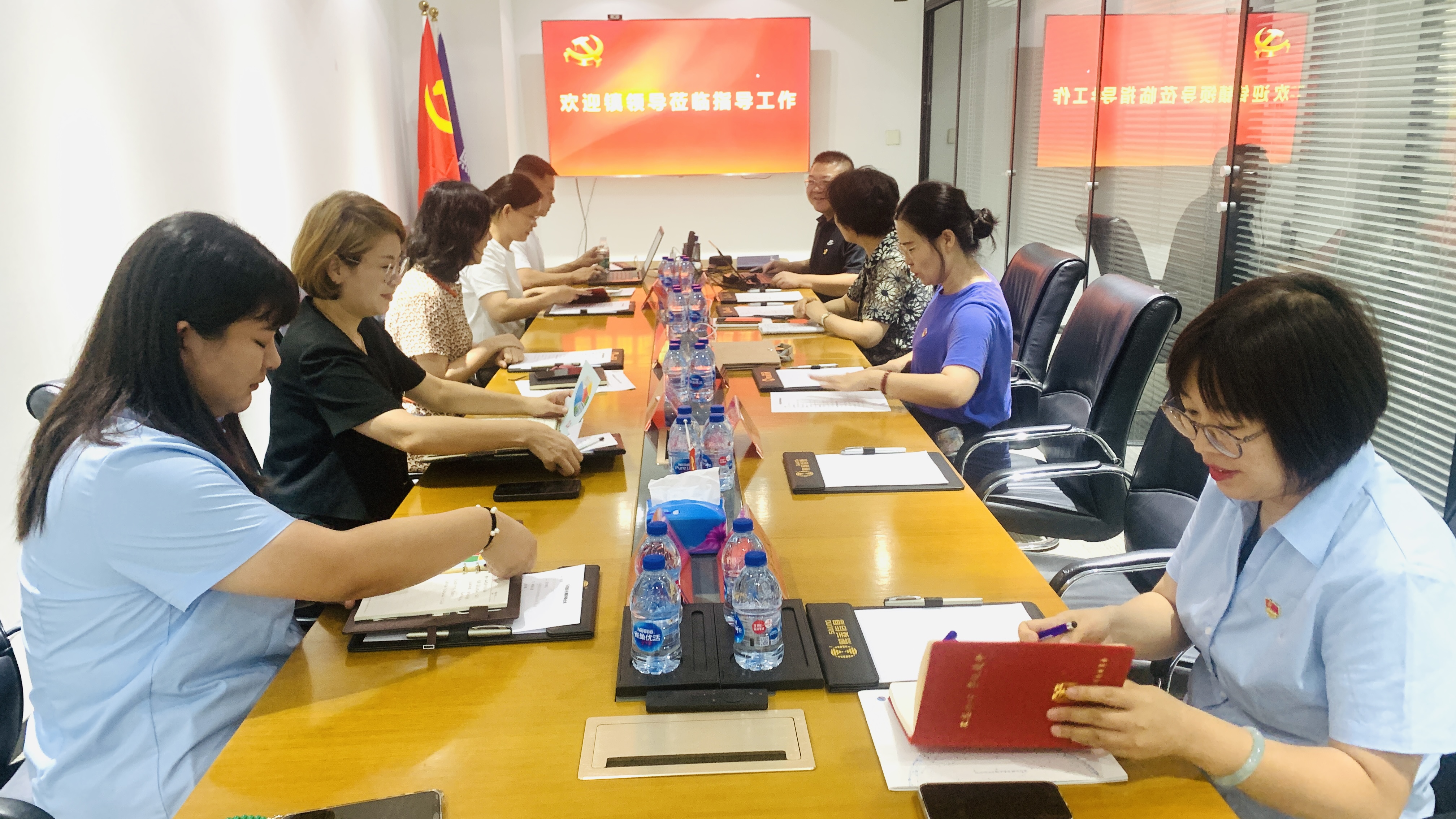 艳妇臀荡乳欲伦交换H漫