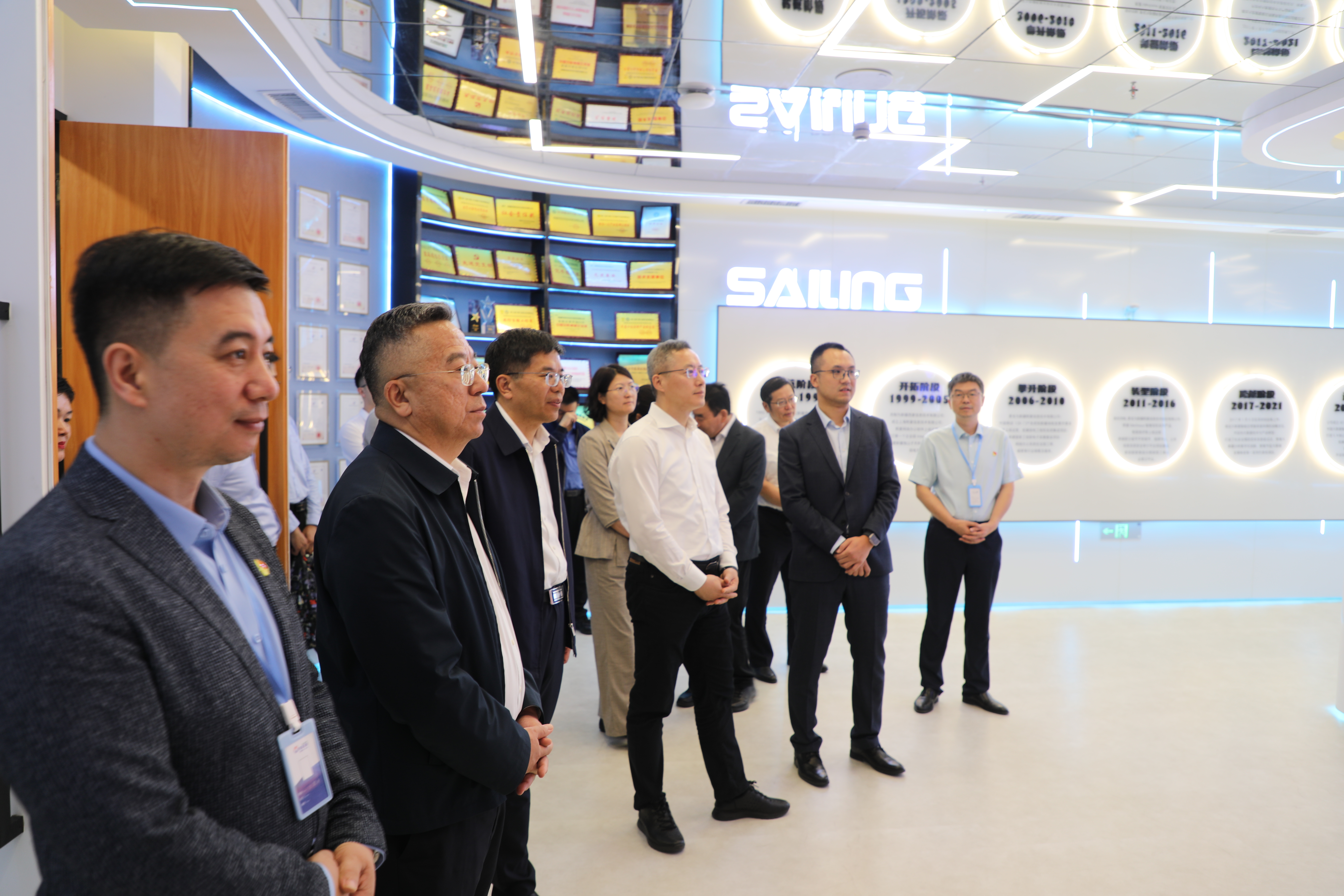 艳妇臀荡乳欲伦交换H漫