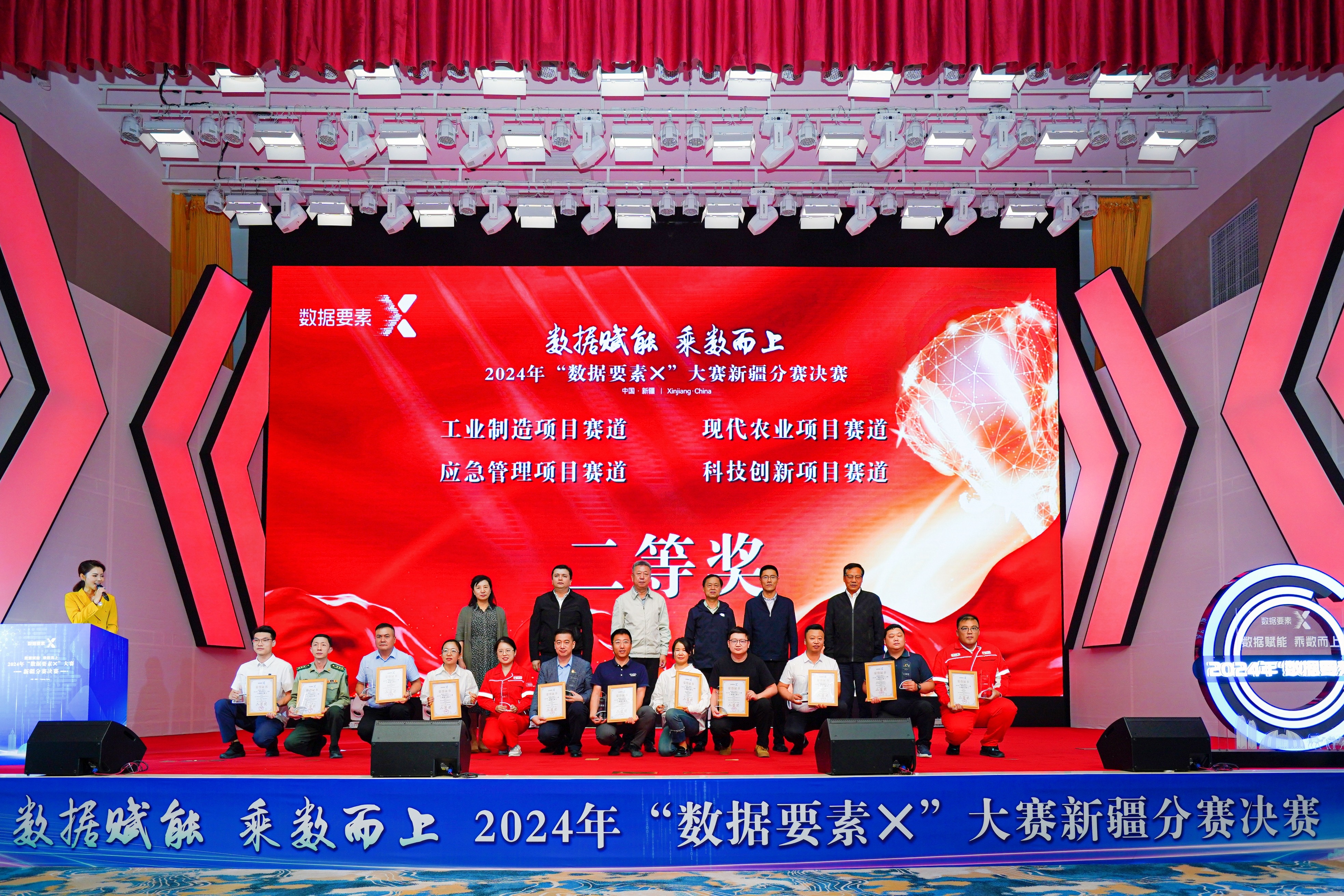 艳妇臀荡乳欲伦交换H漫