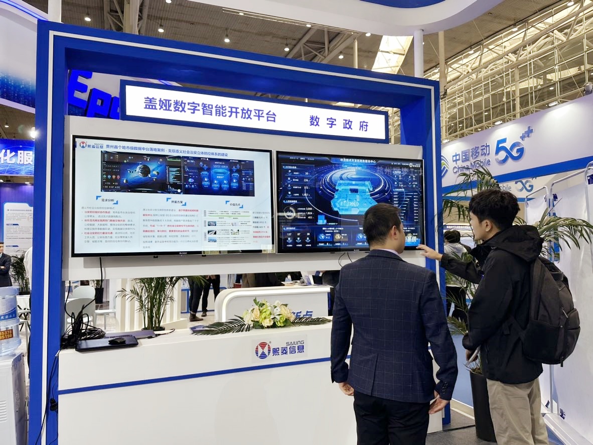 艳妇臀荡乳欲伦交换H漫