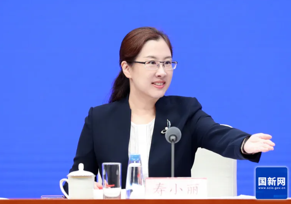 艳妇臀荡乳欲伦交换H漫