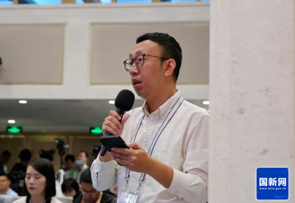 艳妇臀荡乳欲伦交换H漫