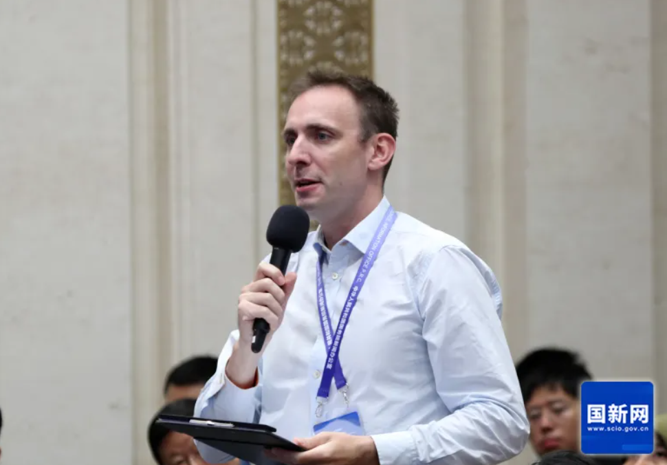 艳妇臀荡乳欲伦交换H漫