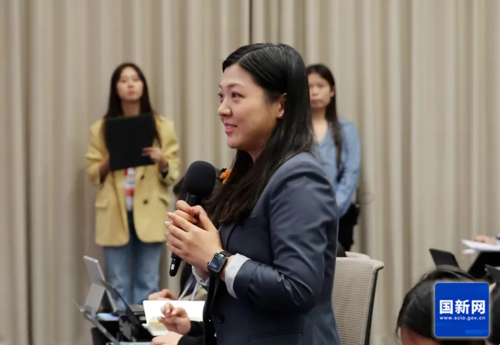 艳妇臀荡乳欲伦交换H漫