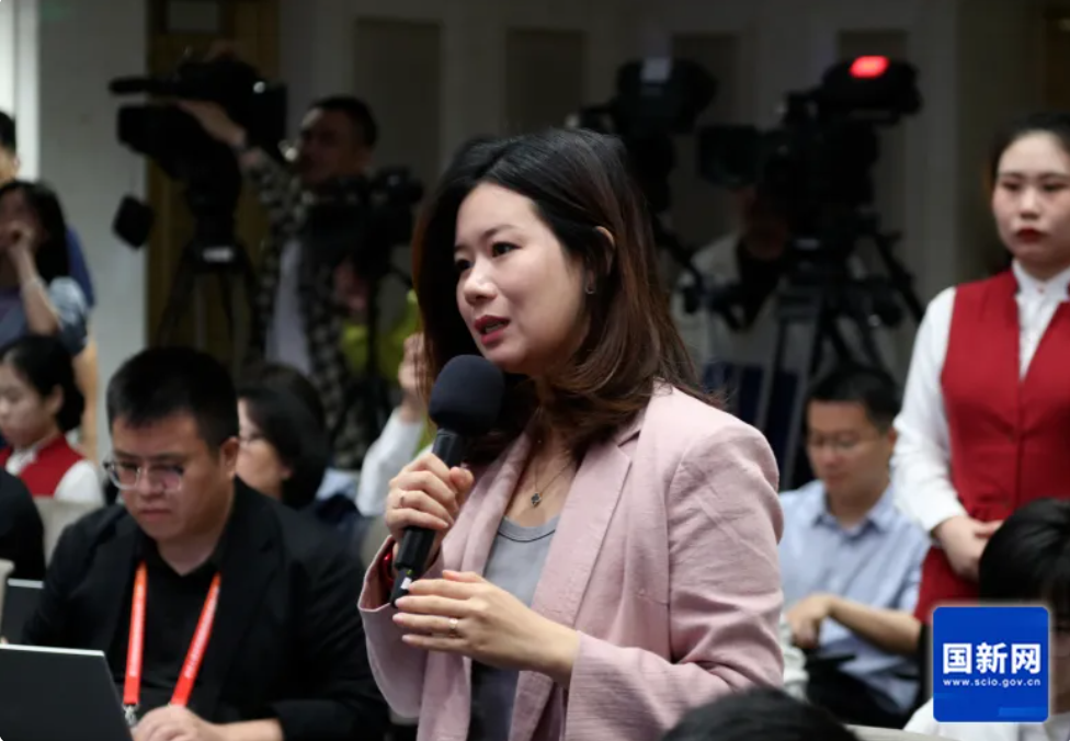 艳妇臀荡乳欲伦交换H漫